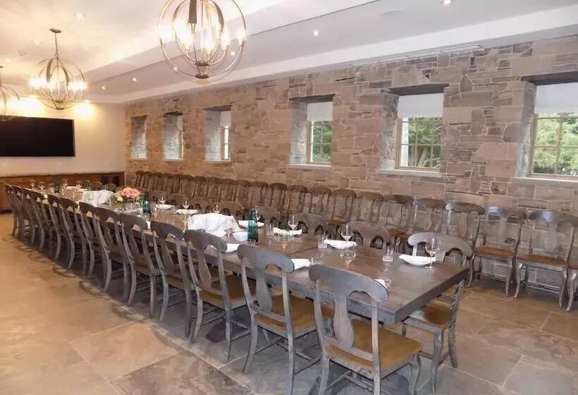 هتل The Barracks Inn