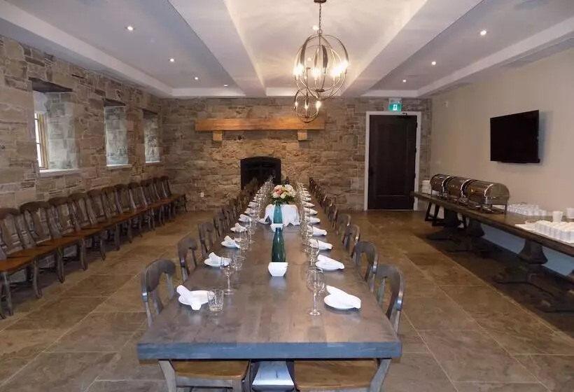 هتل The Barracks Inn