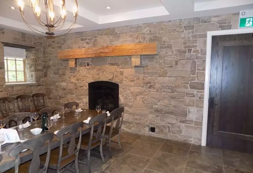 هتل The Barracks Inn