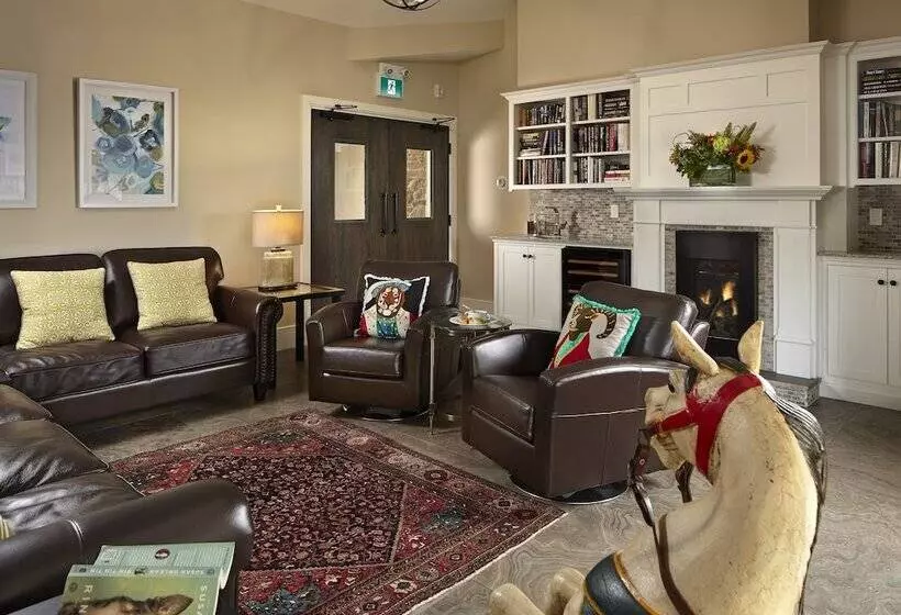 هتل The Barracks Inn