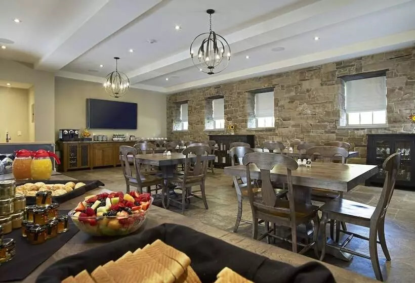 هتل The Barracks Inn