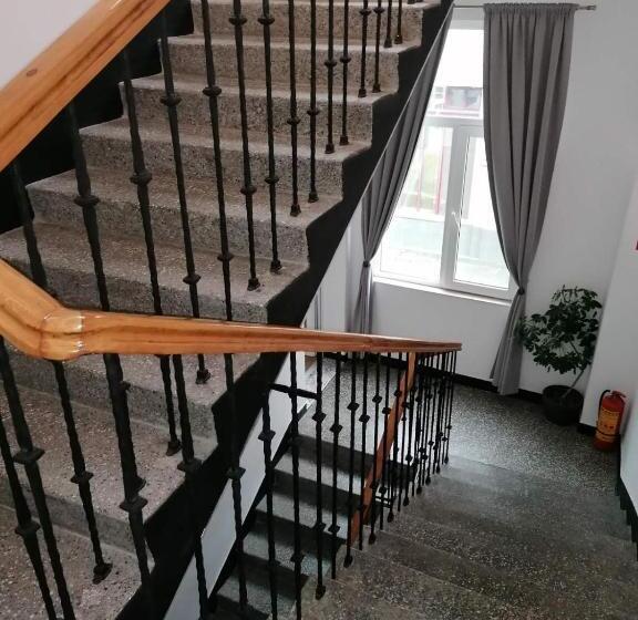 Three Dolphins Hotel With Rooftop Terracе