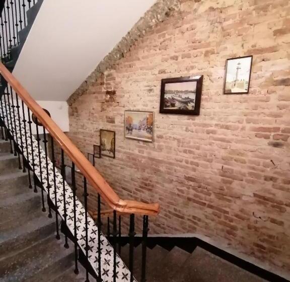 Three Dolphins Hotel With Rooftop Terracе