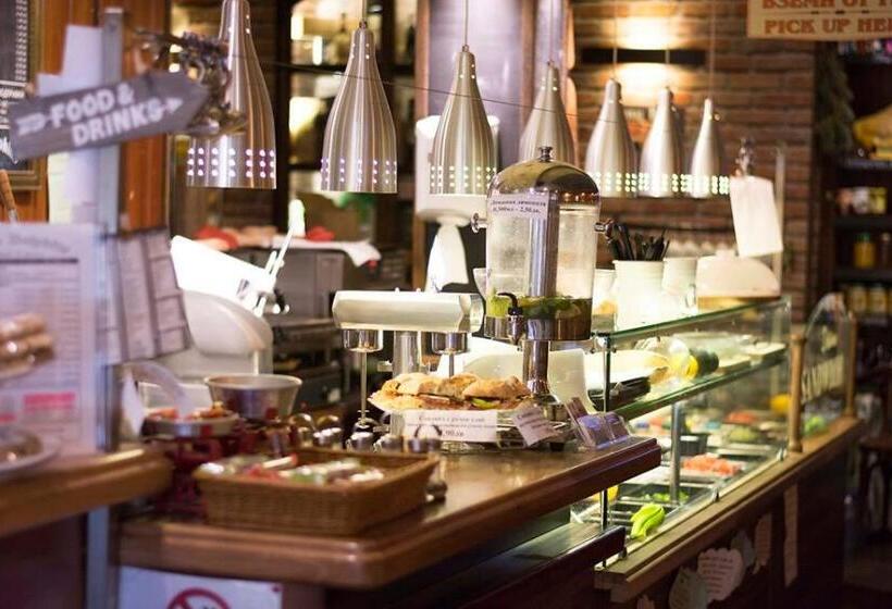 Three Dolphins Hotel With Rooftop Terracе