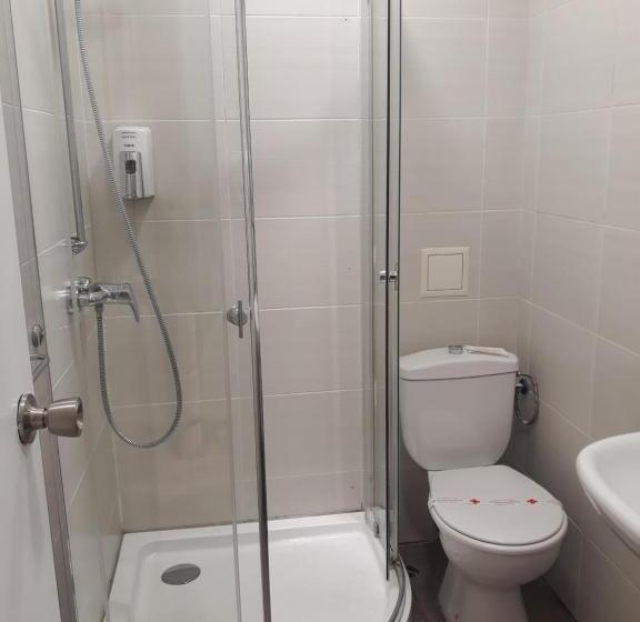 Three Dolphins Hotel With Rooftop Terracе