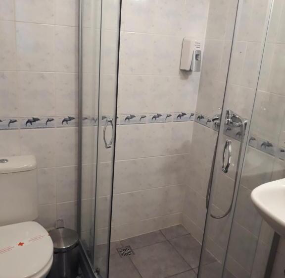 Three Dolphins Hotel With Rooftop Terracе