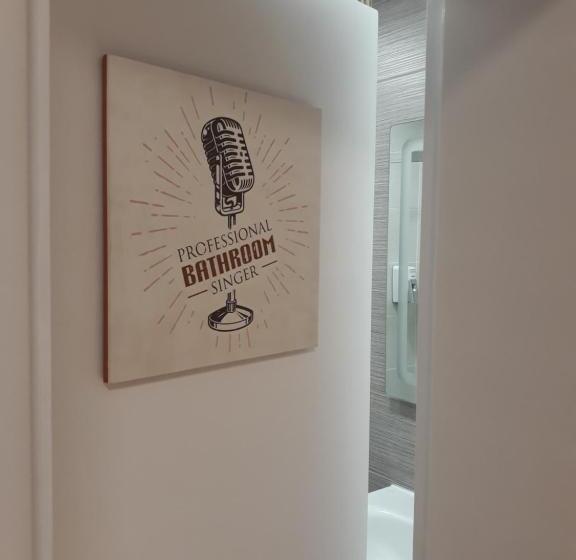 Three Dolphins Hotel With Rooftop Terracе