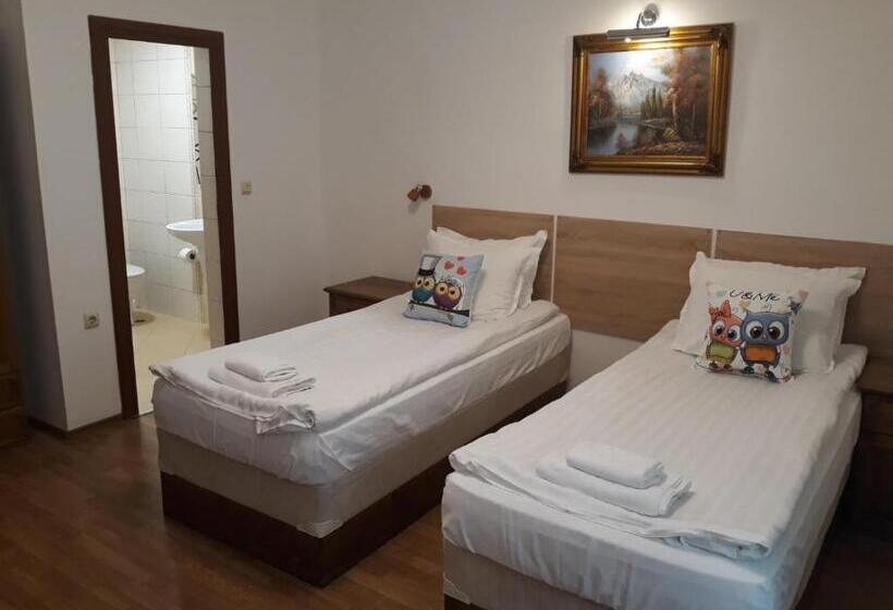 Three Dolphins Hotel With Rooftop Terracе