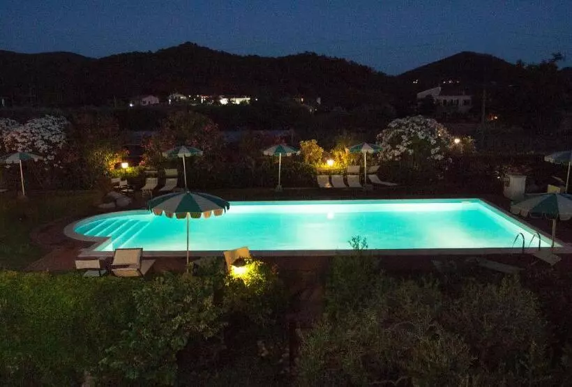 Hotelli Tirrena Bike & Country
