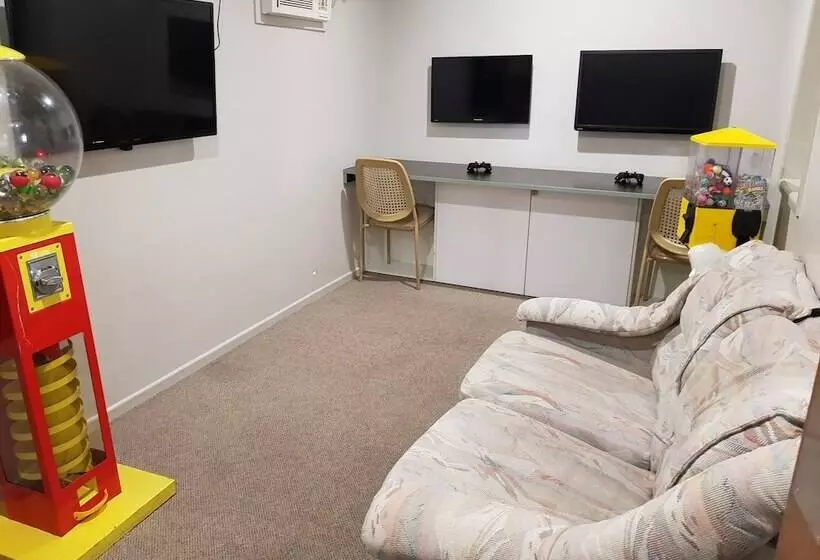 Lamington Hotel Motel   Detached Motel
