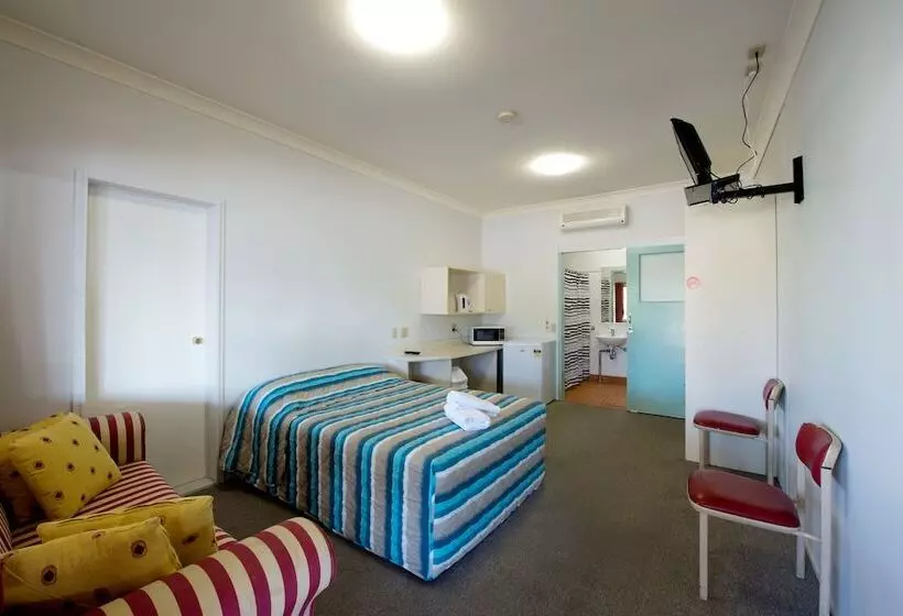 Lamington Hotel Motel   Detached Motel