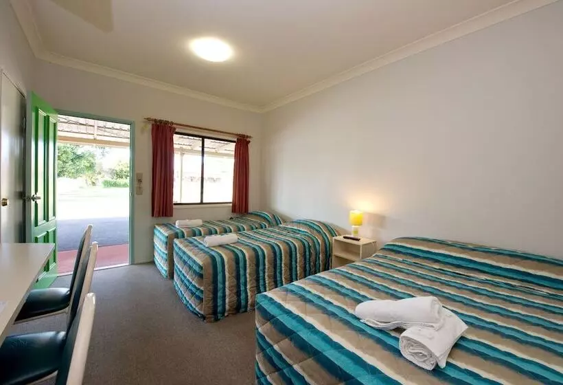Lamington Hotel Motel   Detached Motel