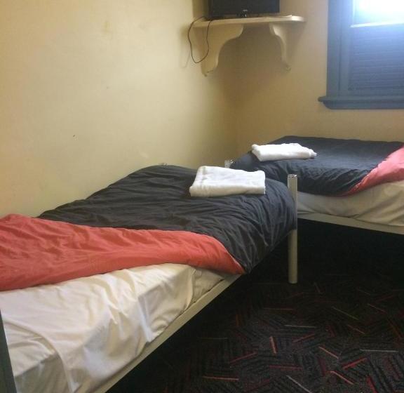 فندق على الطريق Cross Keys