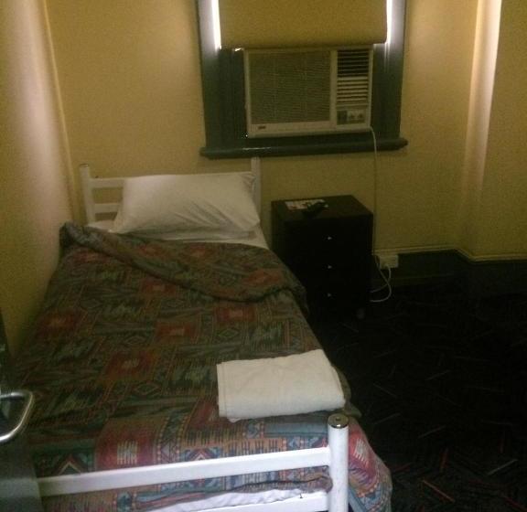 فندق على الطريق Cross Keys