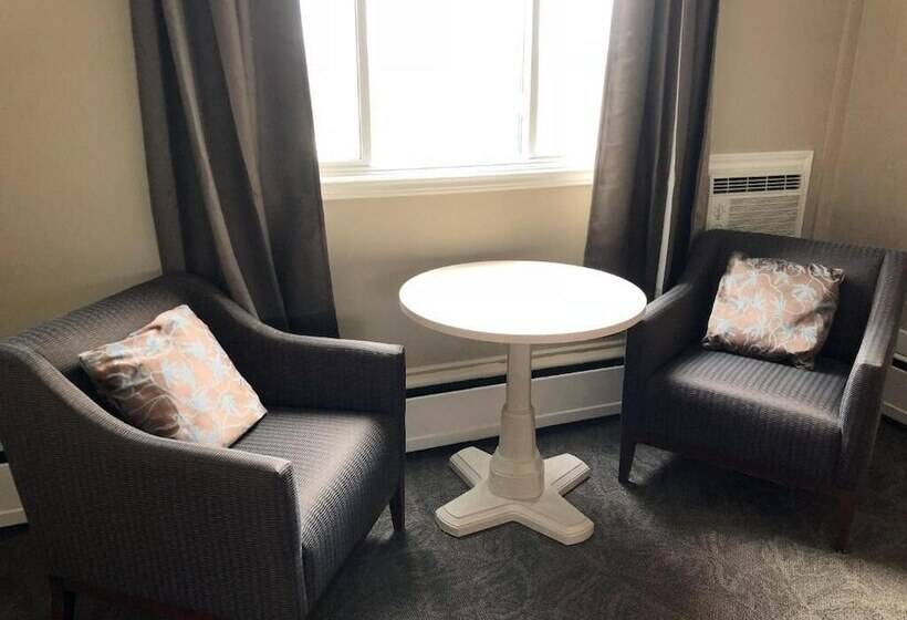 فندق على الطريق Seasons Inn Halifax