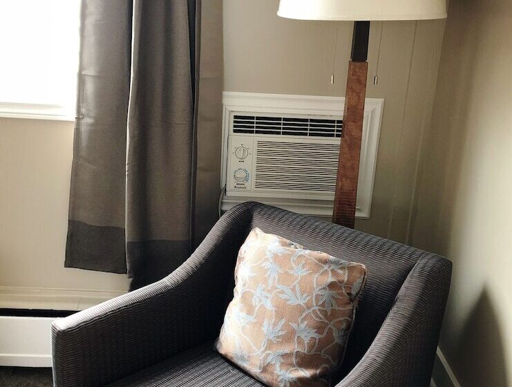 فندق على الطريق Seasons Inn Halifax