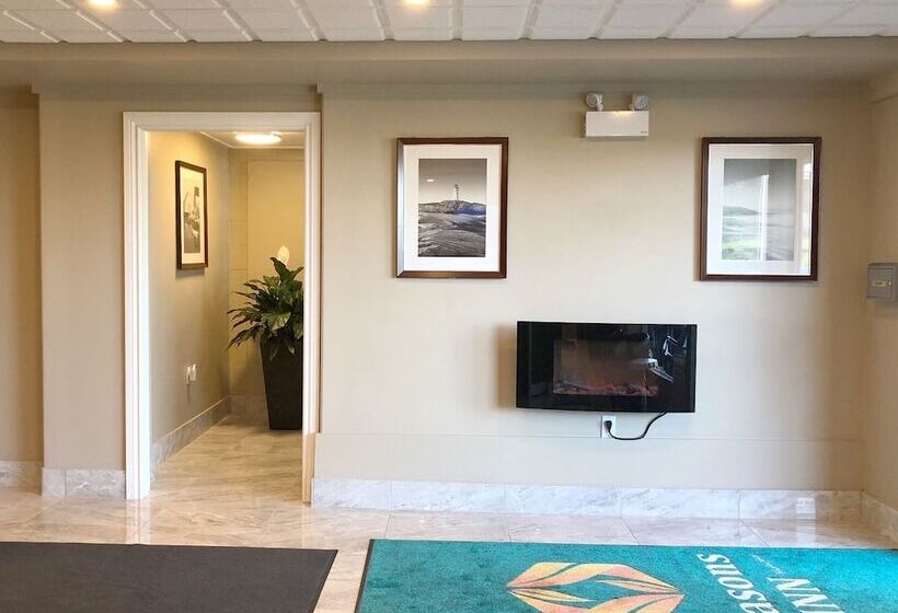 فندق على الطريق Seasons Inn Halifax