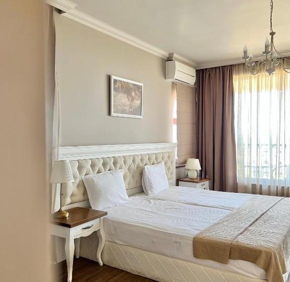 Sunny Castle Hotel   All Inclusive And Free Parking