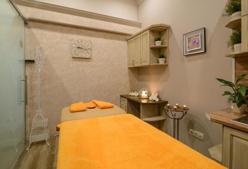 Sunny Castle Hotel   All Inclusive And Free Parking