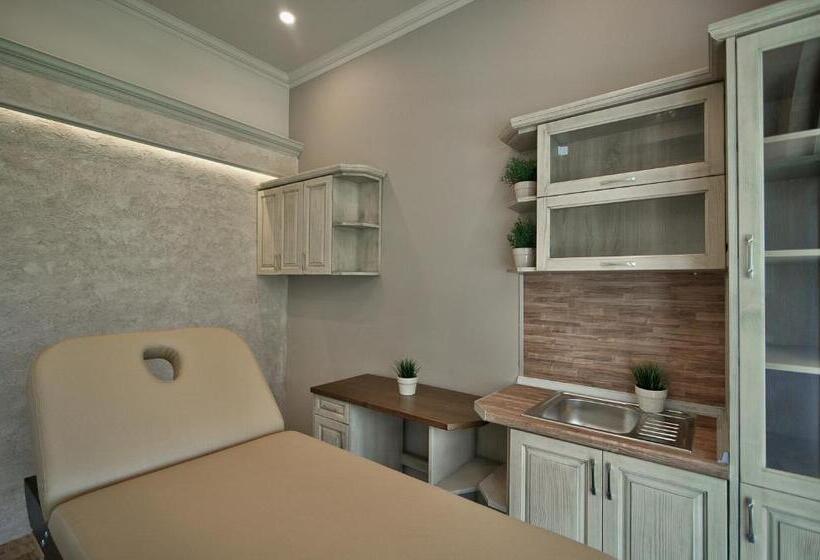 Sunny Castle Hotel   All Inclusive And Free Parking