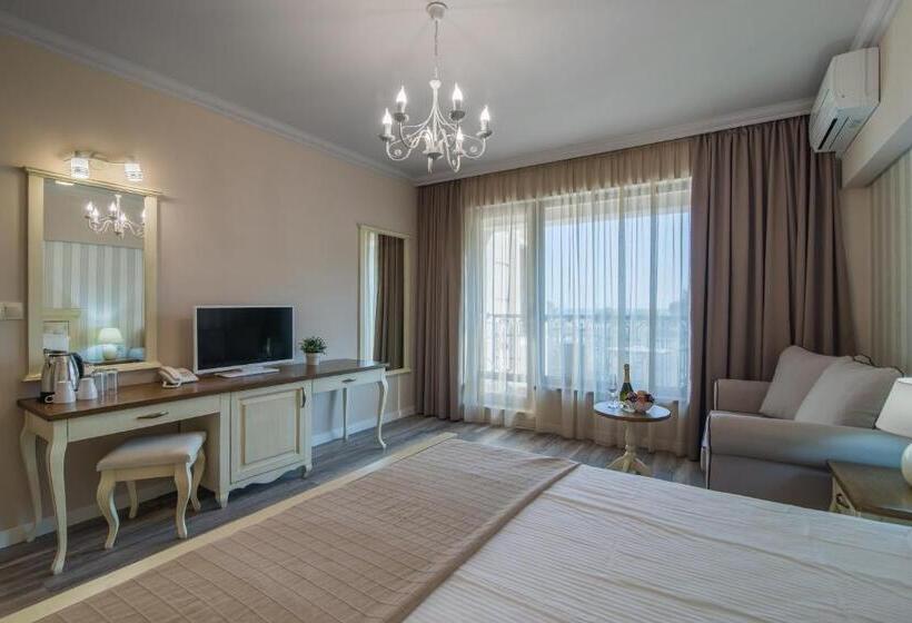 Sunny Castle Hotel   All Inclusive And Free Parking