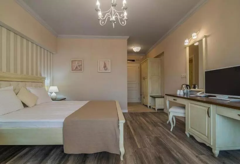 Sunny Castle Hotel   All Inclusive And Free Parking