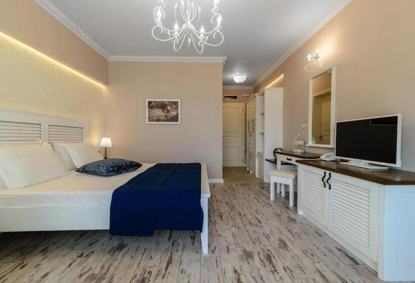 Sunny Castle Hotel   All Inclusive And Free Parking