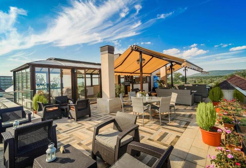 Sunny Castle Hotel   All Inclusive And Free Parking