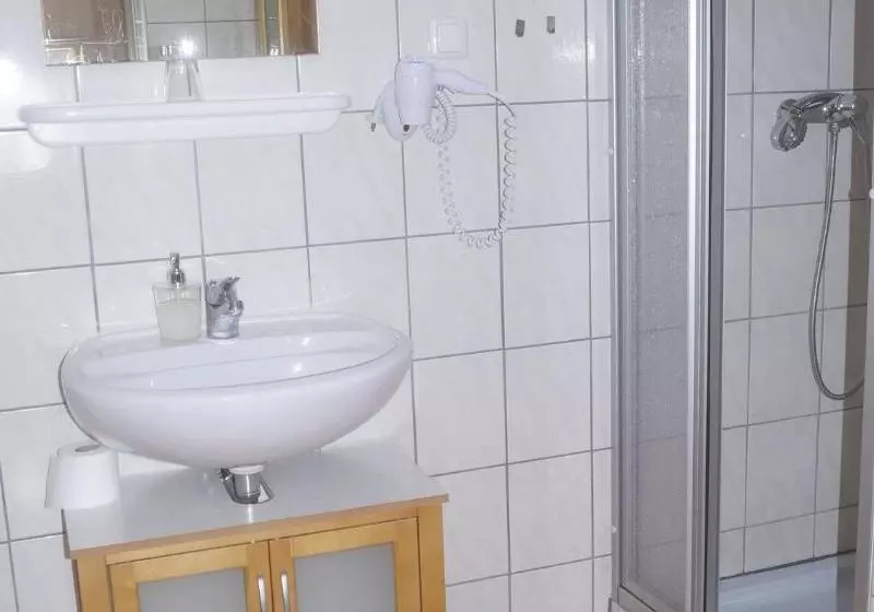 Hotelli Zum Landhaus