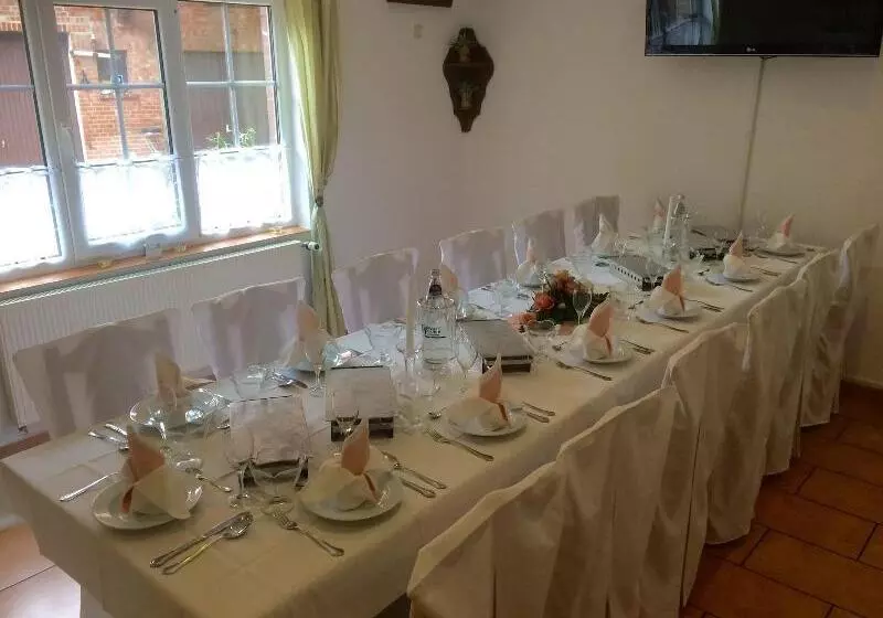 Hotelli Zum Landhaus