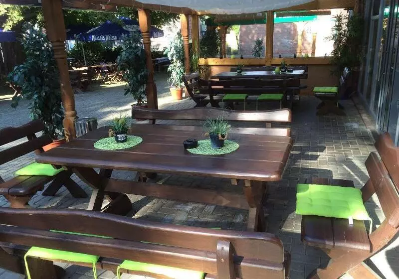 Hotelli Zum Landhaus