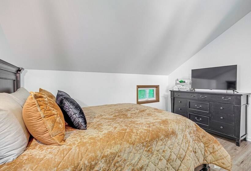 Alden Home W/ Fire Pit: Steps To Torch Lake!