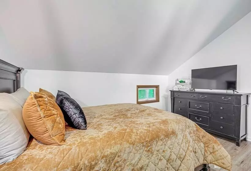 Alden Home W/ Fire Pit: Steps To Torch Lake!