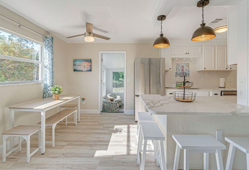 Chic Port Charlotte Home ~ 9 Mi To Englewood Beach