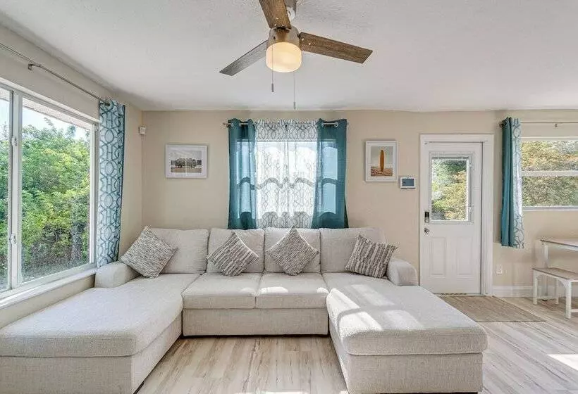 Chic Port Charlotte Home ~ 9 Mi To Englewood Beach