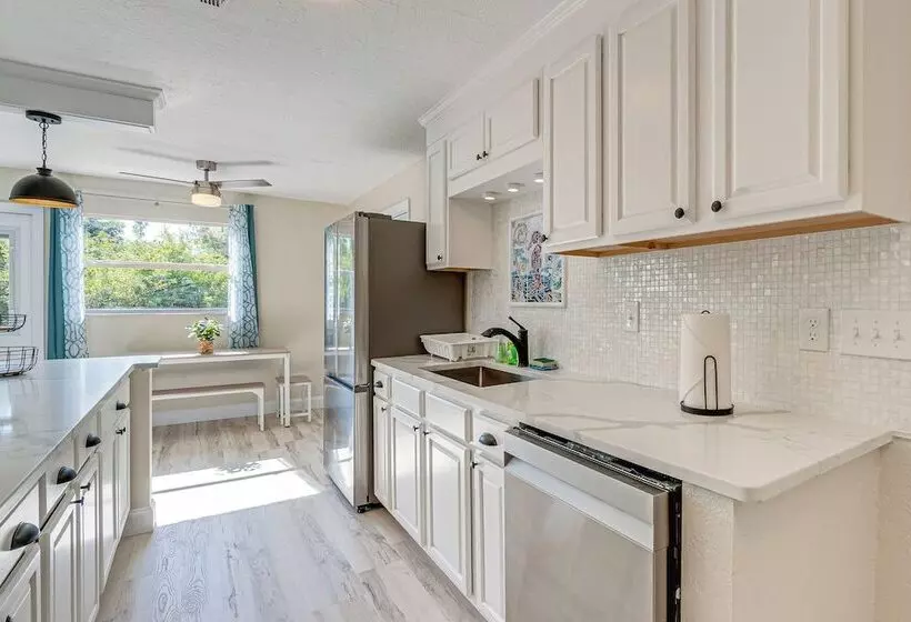 Chic Port Charlotte Home ~ 9 Mi To Englewood Beach