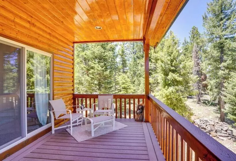 Duck Creek Village Cabin W/ Deck & Private Hot Tub