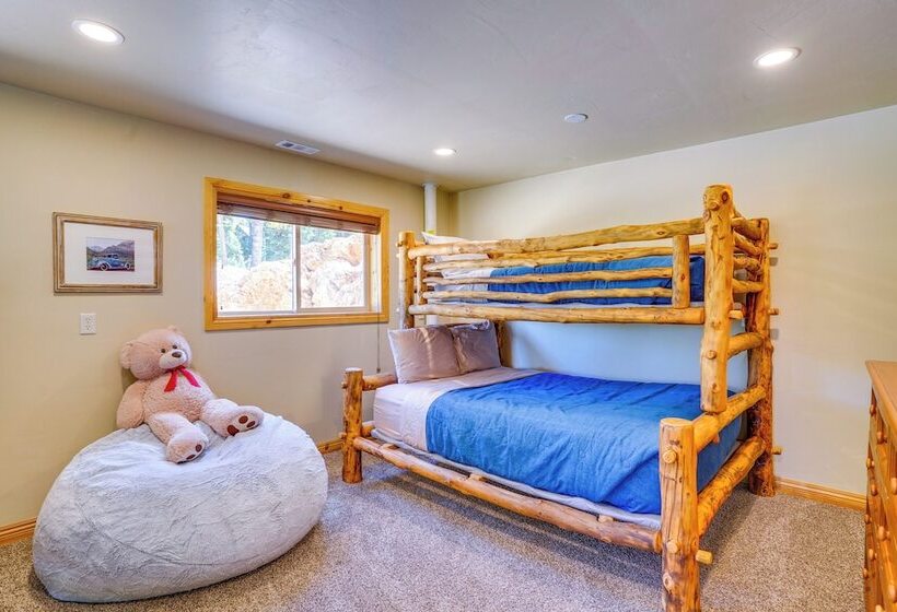 Duck Creek Village Cabin W/ Deck & Private Hot Tub