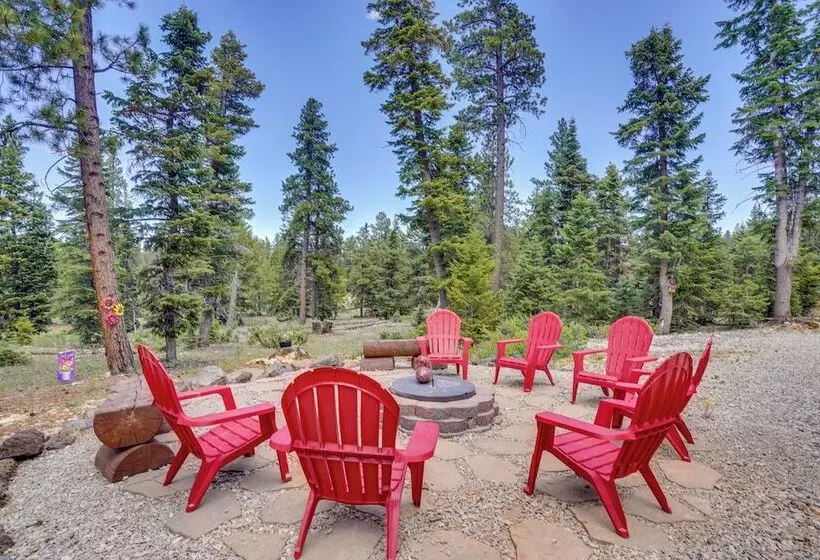 Duck Creek Village Cabin W/ Deck & Private Hot Tub