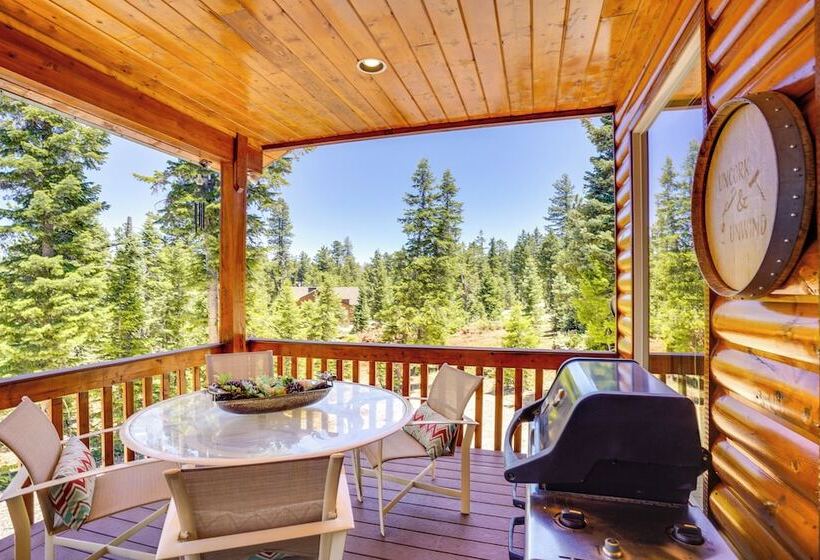 Duck Creek Village Cabin W/ Deck & Private Hot Tub