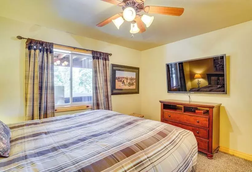 Duck Creek Village Cabin W/ Deck & Private Hot Tub