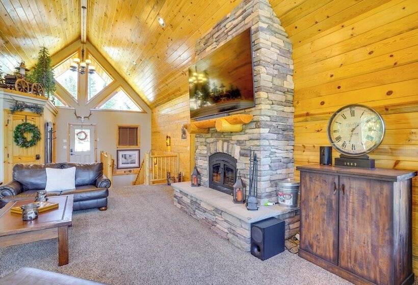 Duck Creek Village Cabin W/ Deck & Private Hot Tub