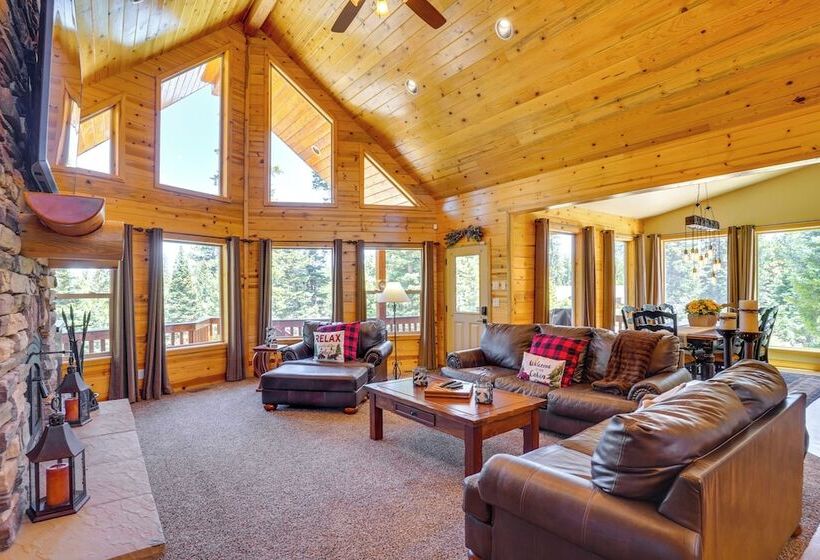 Duck Creek Village Cabin W/ Deck & Private Hot Tub