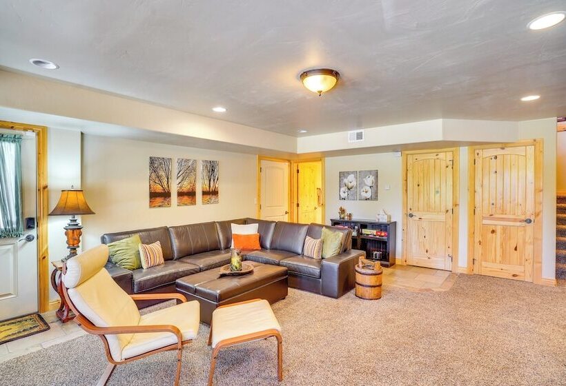 Duck Creek Village Cabin W/ Deck & Private Hot Tub