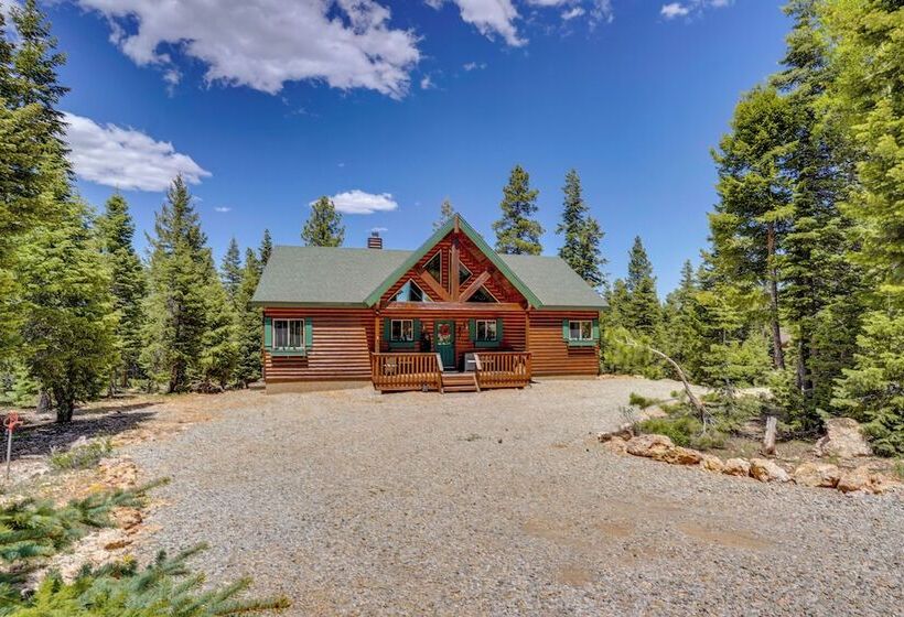 Duck Creek Village Cabin W/ Deck & Private Hot Tub