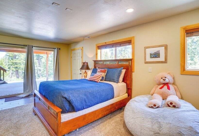 Duck Creek Village Cabin W/ Deck & Private Hot Tub