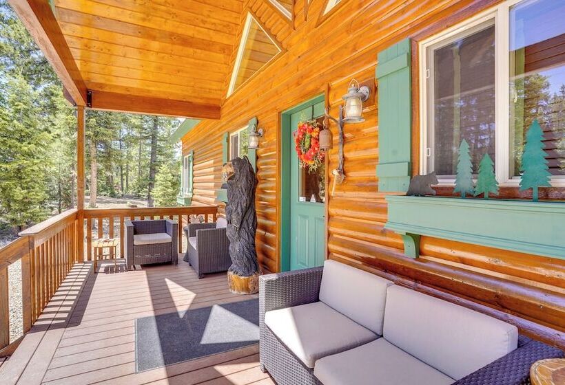 Duck Creek Village Cabin W/ Deck & Private Hot Tub