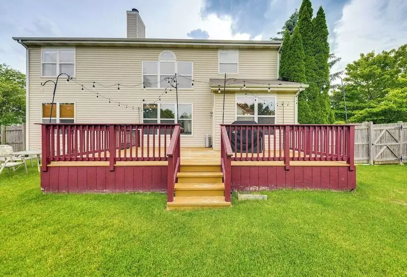 Eclectic Grayslake Home W/ Private Yard & Fire Pit