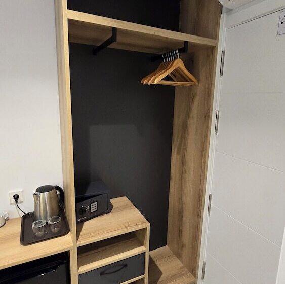 Hostal Rambla 24 By Holihome