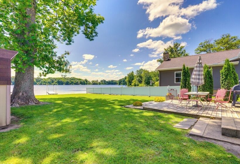 Howe Retreat W/ Fire Pit + Private Boat Dock!